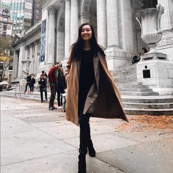 Meet your Posher, Tiffany - Picture 1 of 4